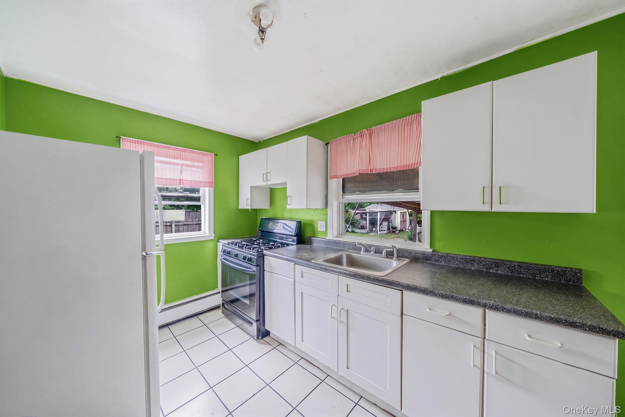 366 Albany Avenue Property Photo 7