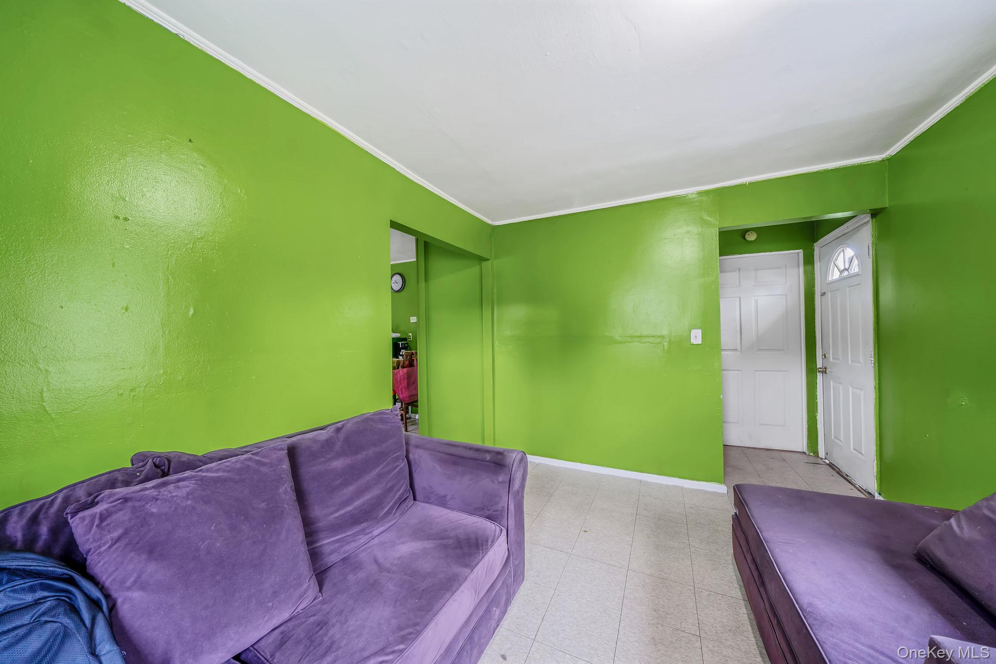 366 Albany Avenue Property Photo 10