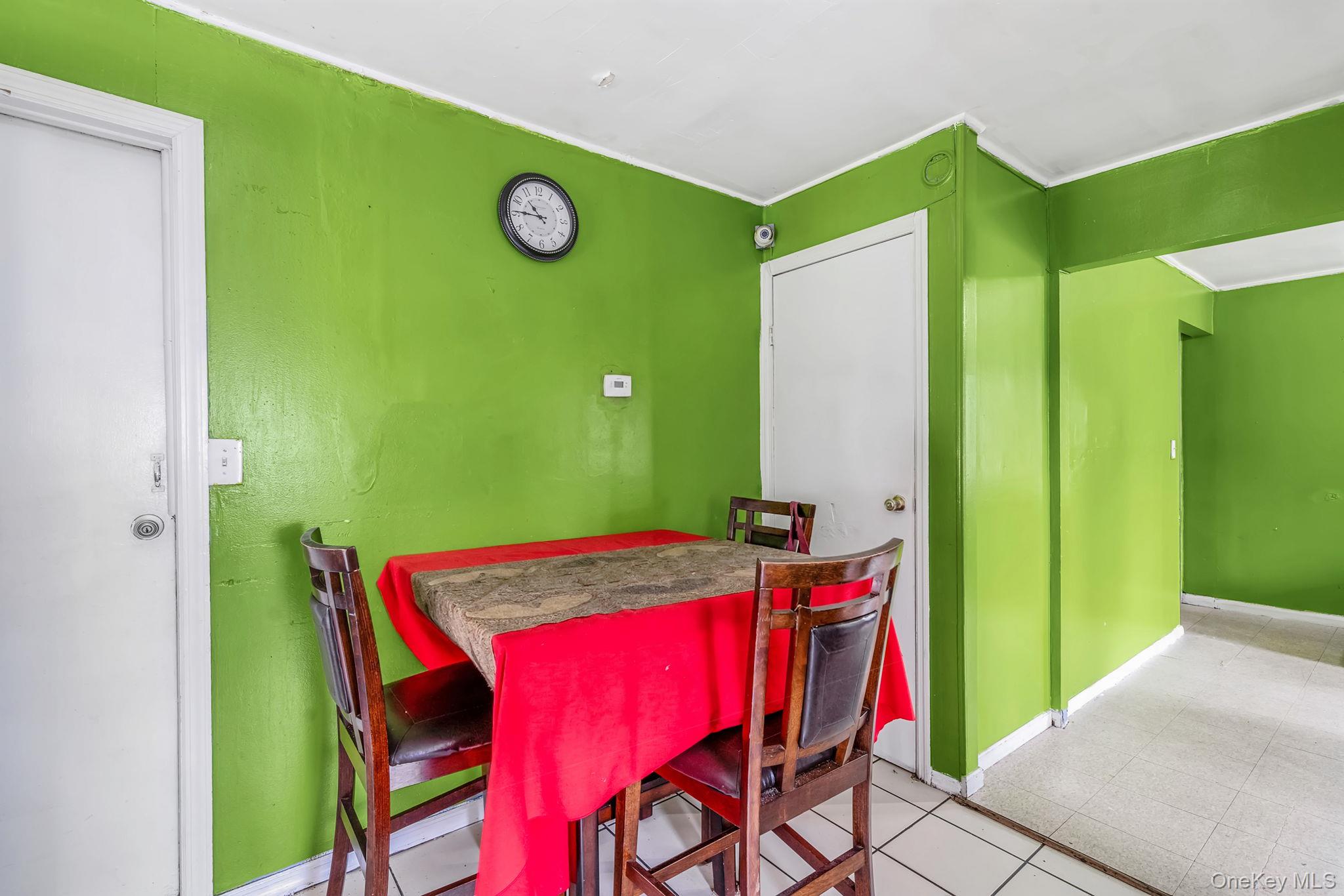 366 Albany Avenue Property Photo 11