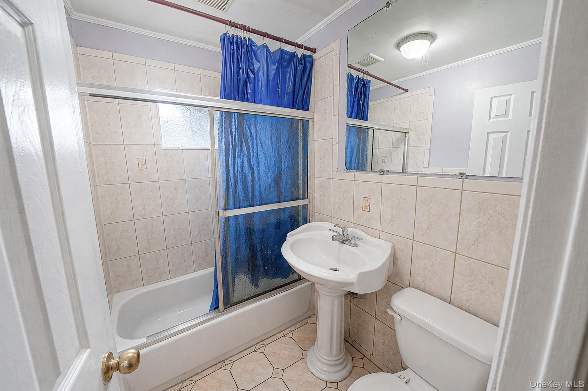 366 Albany Avenue Property Photo 12