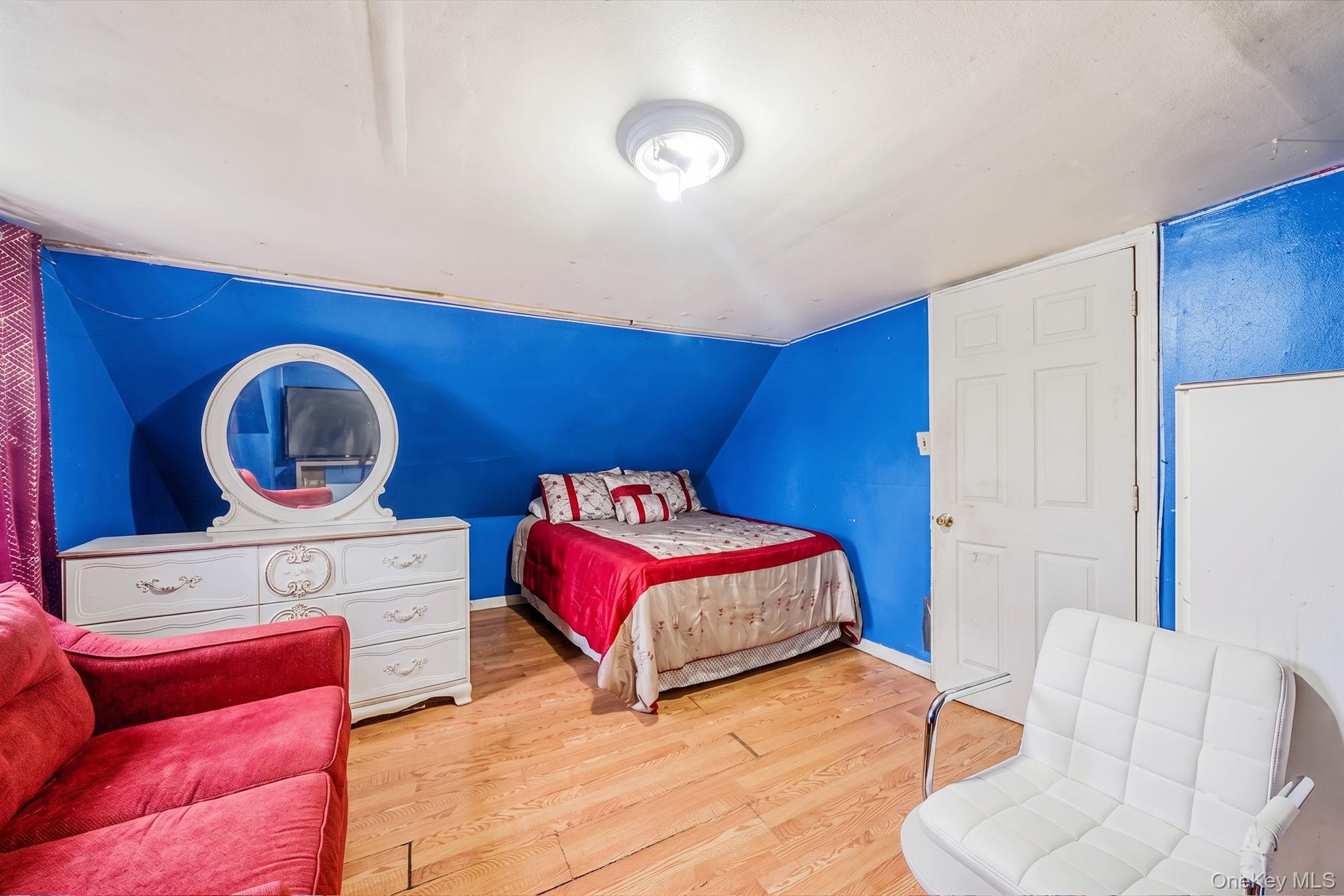 366 Albany Avenue Property Photo 16