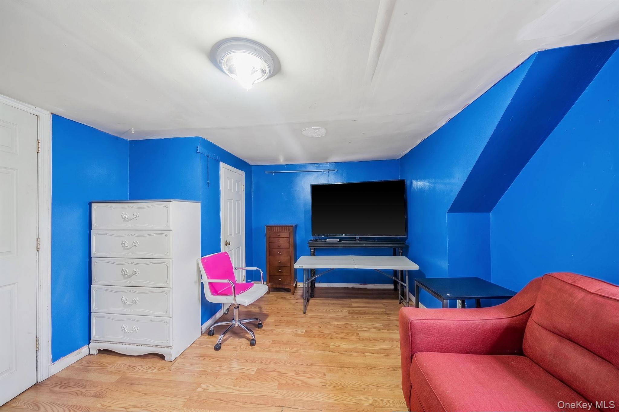 366 Albany Avenue Property Photo 17