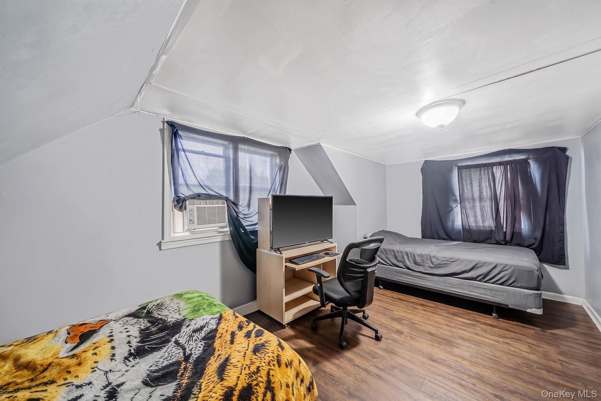 366 Albany Avenue Property Photo 18