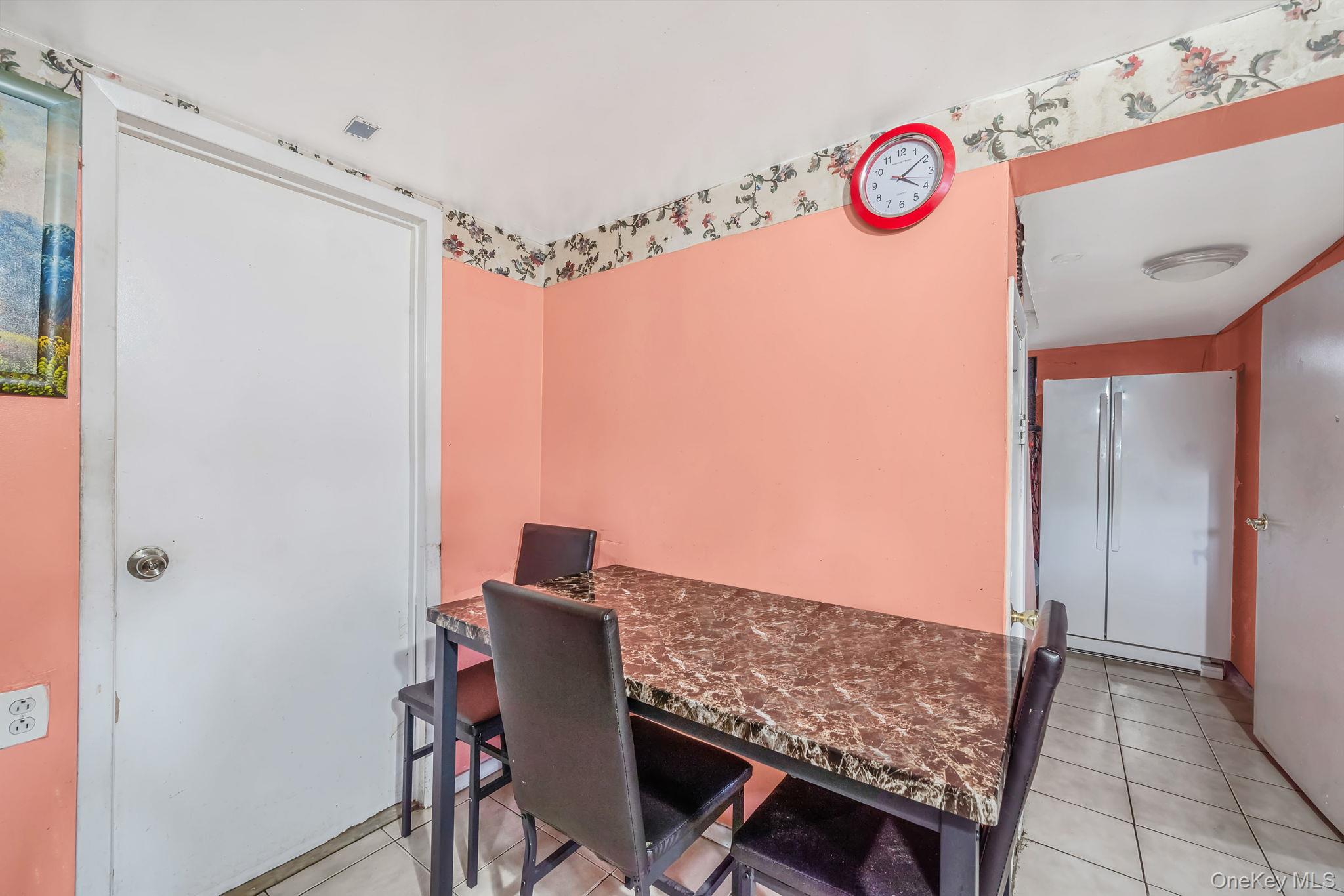366 Albany Avenue Property Photo 20