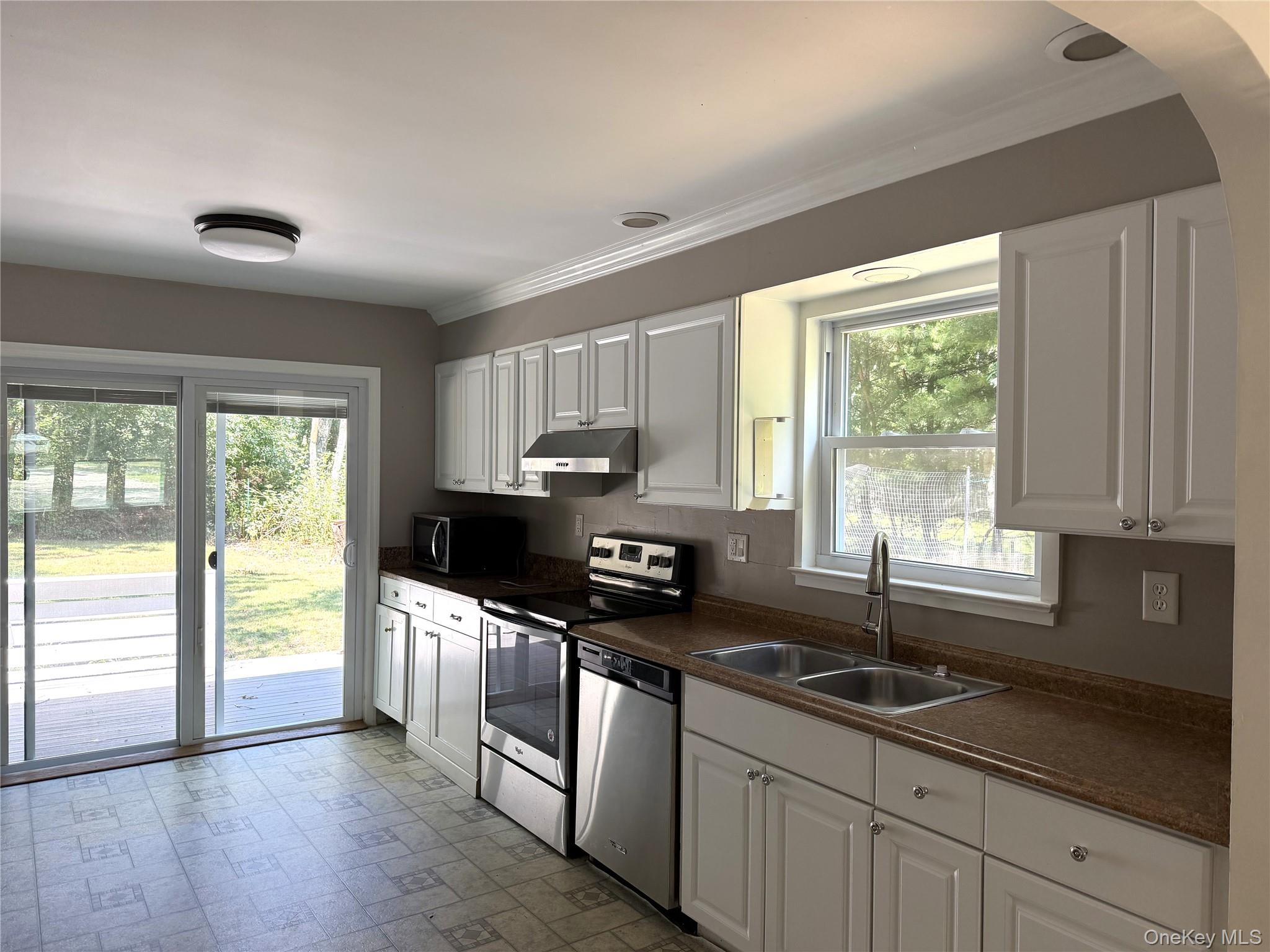 7 Albertines Lane Property Photo 8