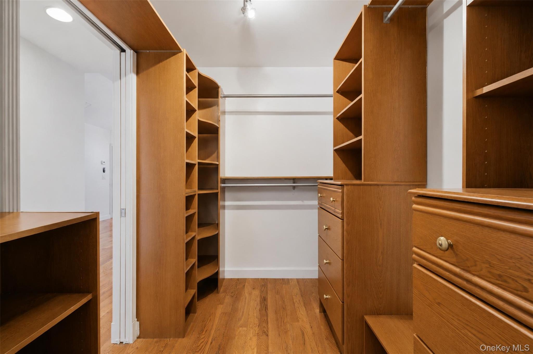 12 Leeside Road Property Photo 17