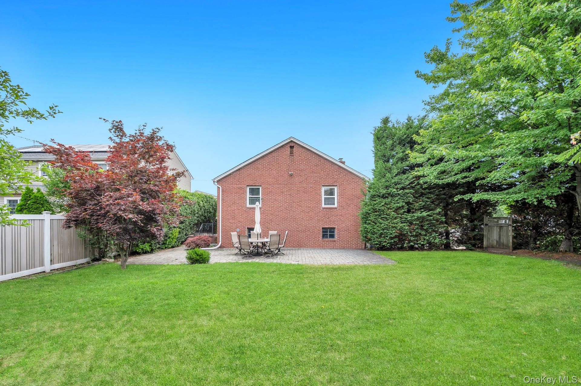 52 Yorktown Street Property Photo 8