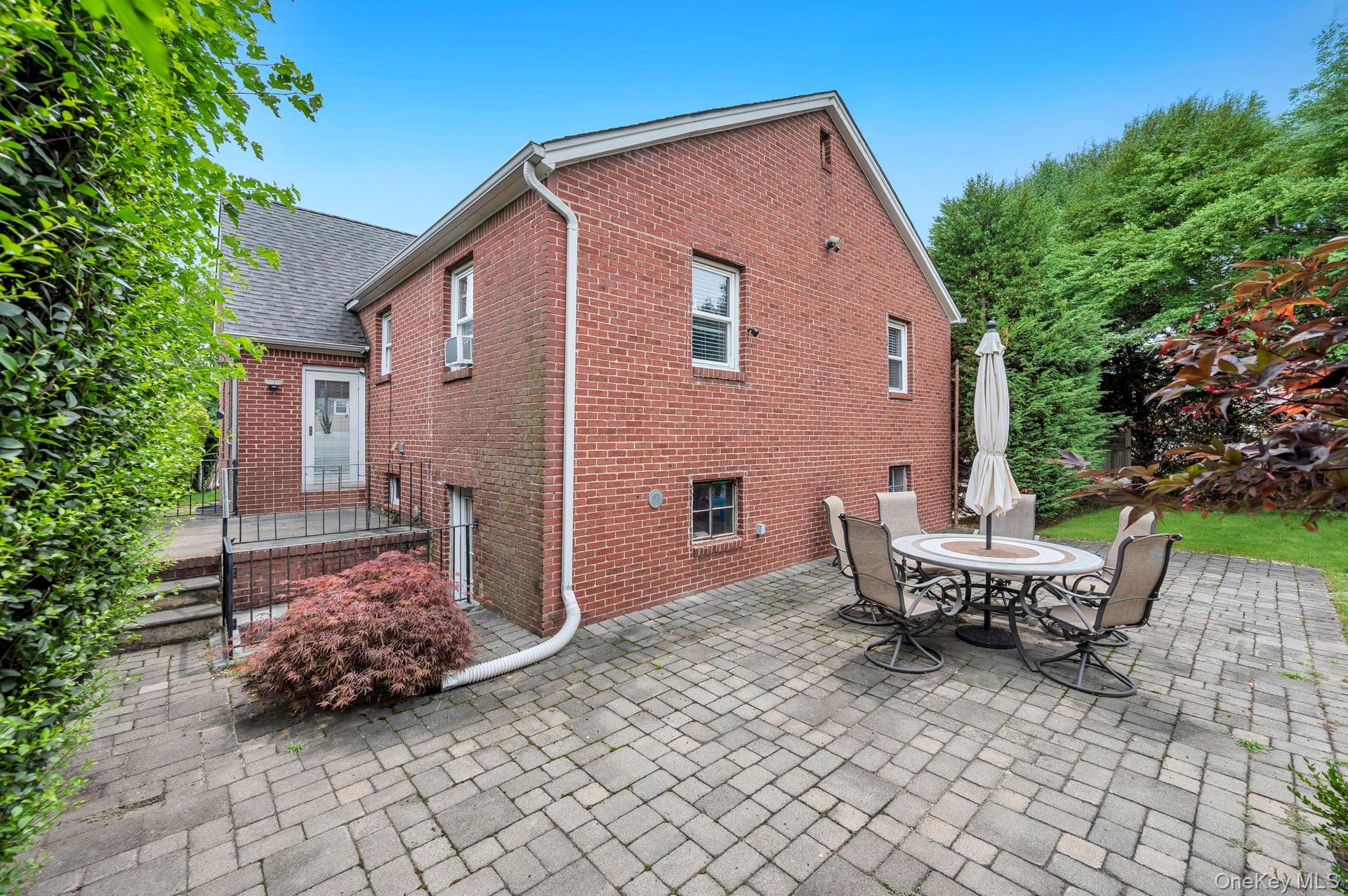 52 Yorktown Street Property Photo 10