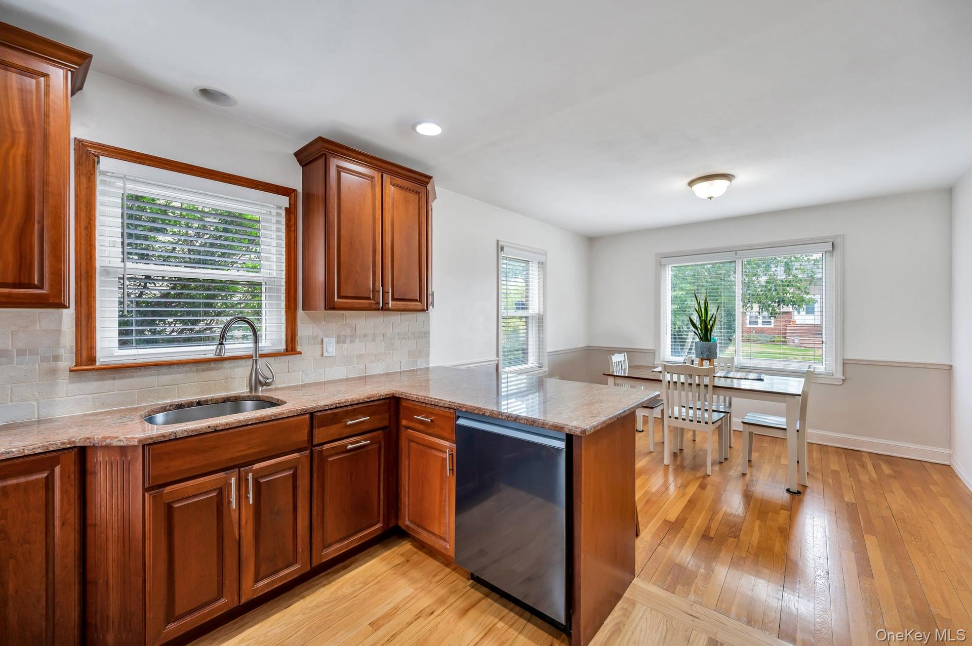 52 Yorktown Street Property Photo 20