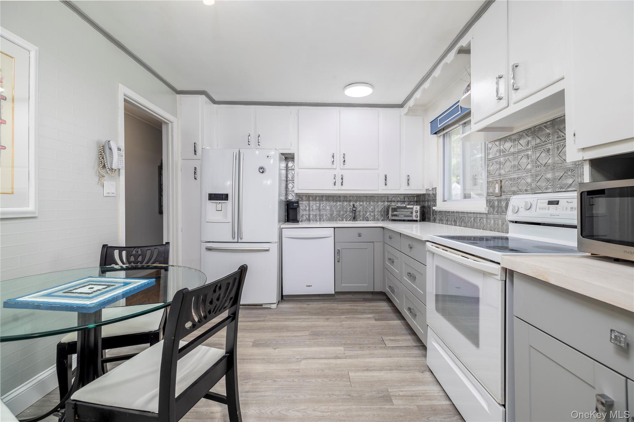 676 Dickens Avenue Property Photo 7