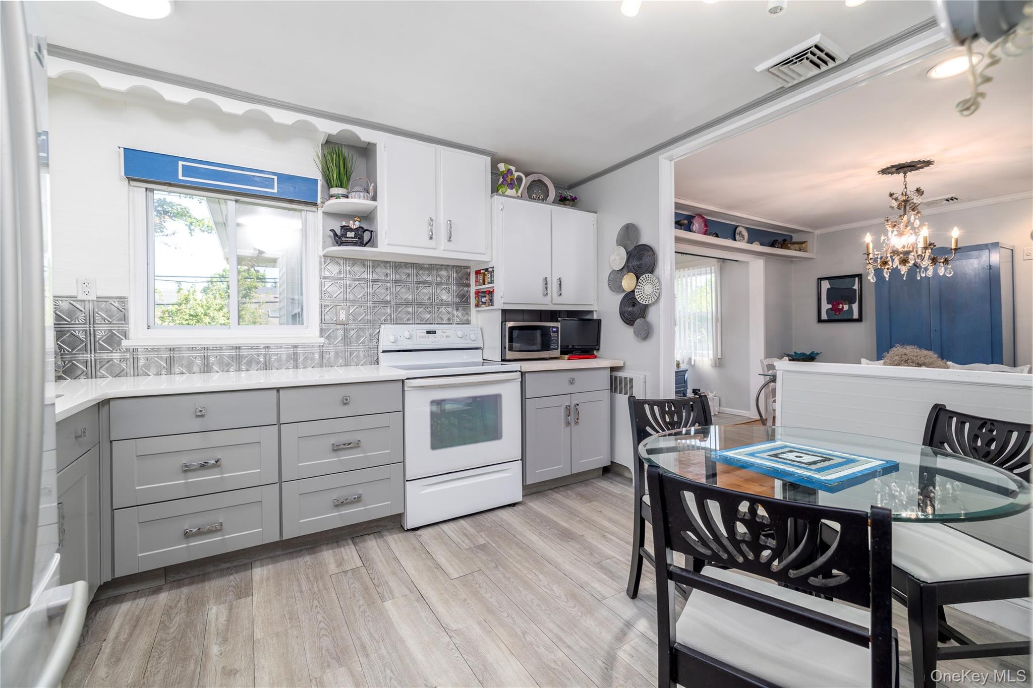 676 Dickens Avenue Property Photo 8