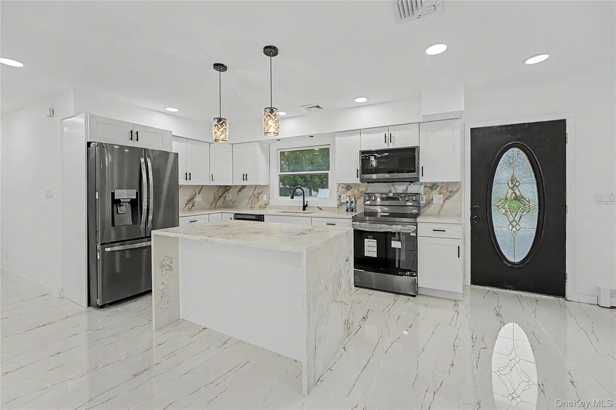 6 Regal Lane Property Photo 2