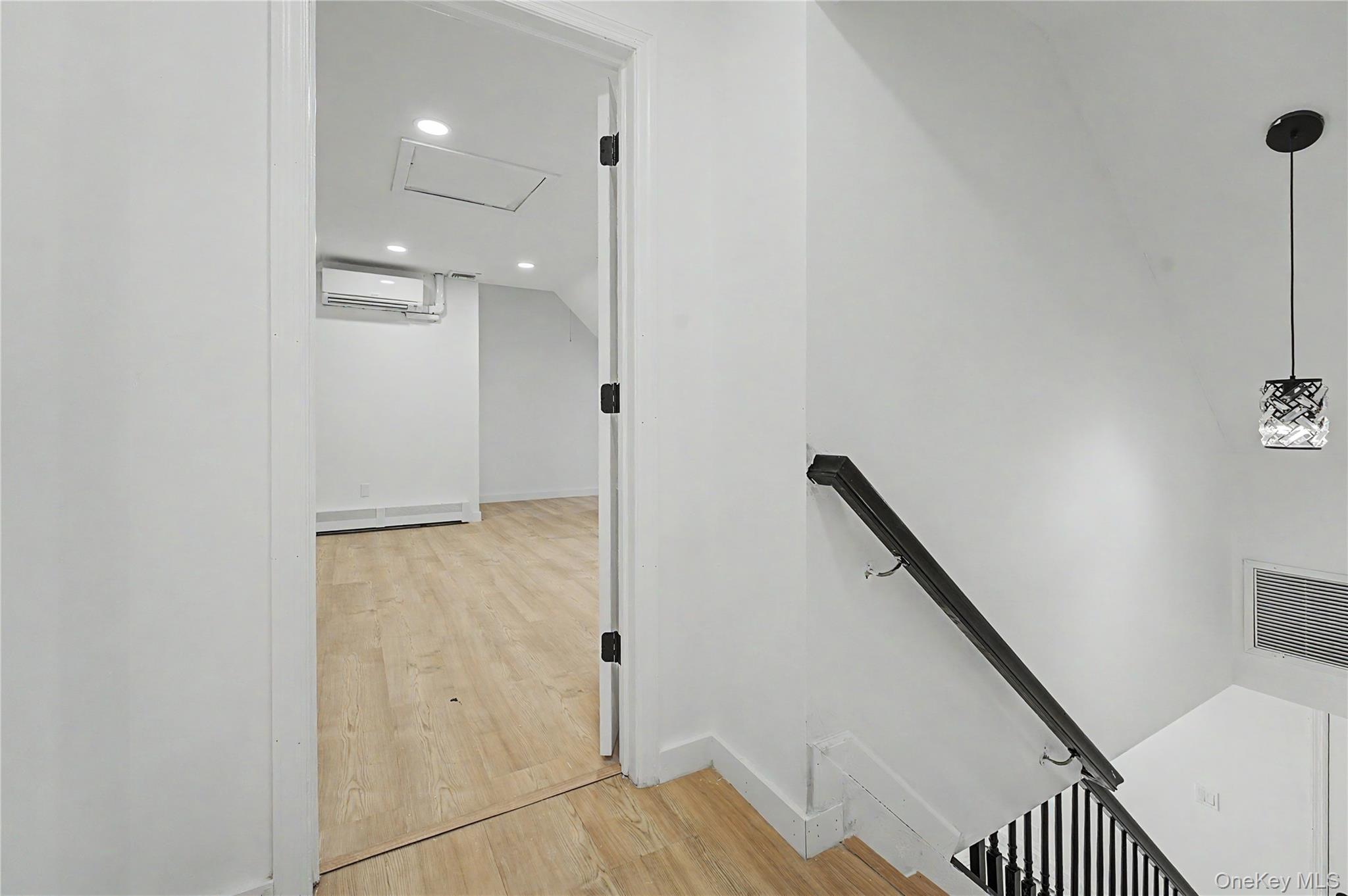 6 Regal Lane Property Photo 8