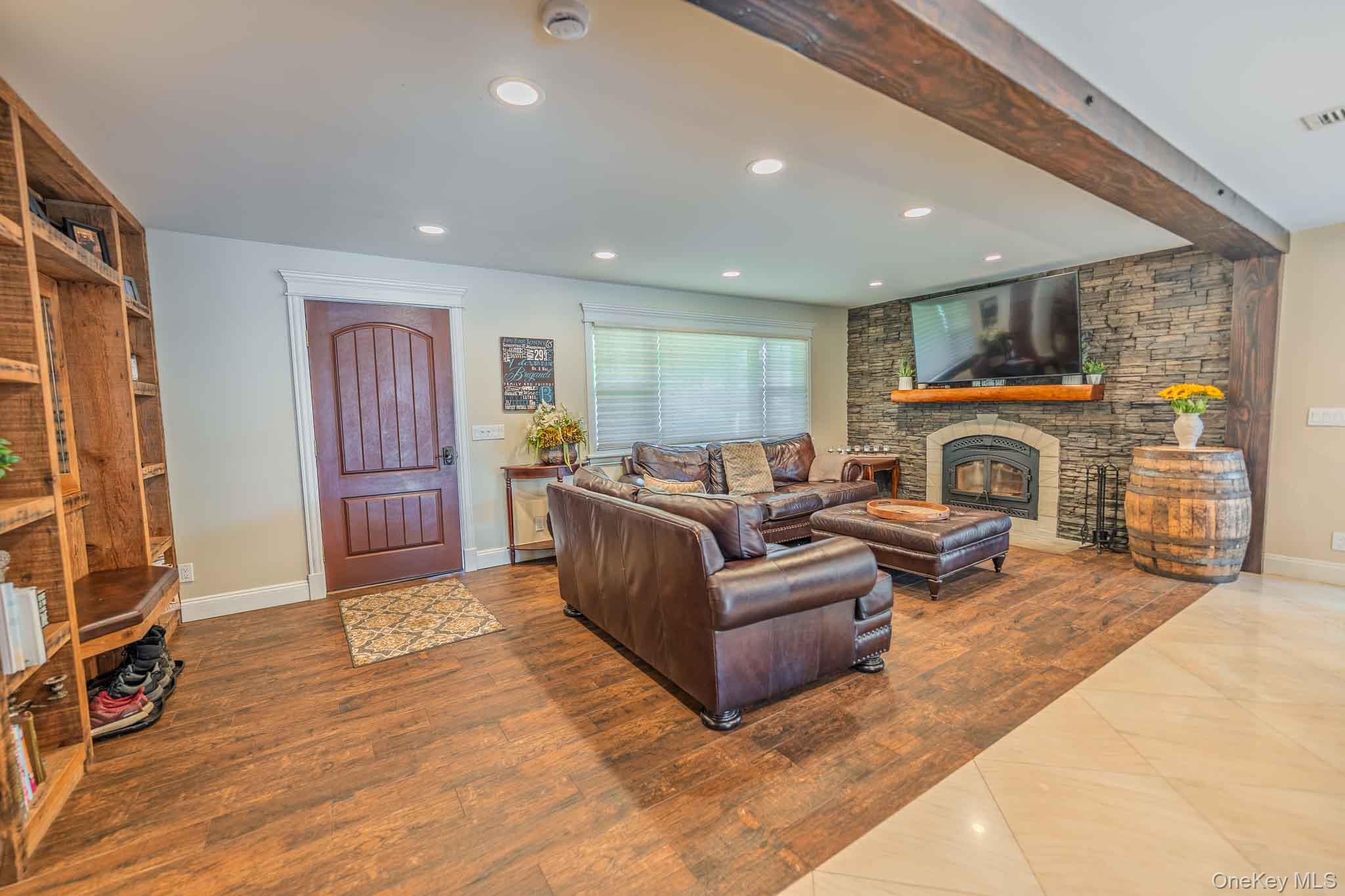 8 Feather Lane Property Photo 6