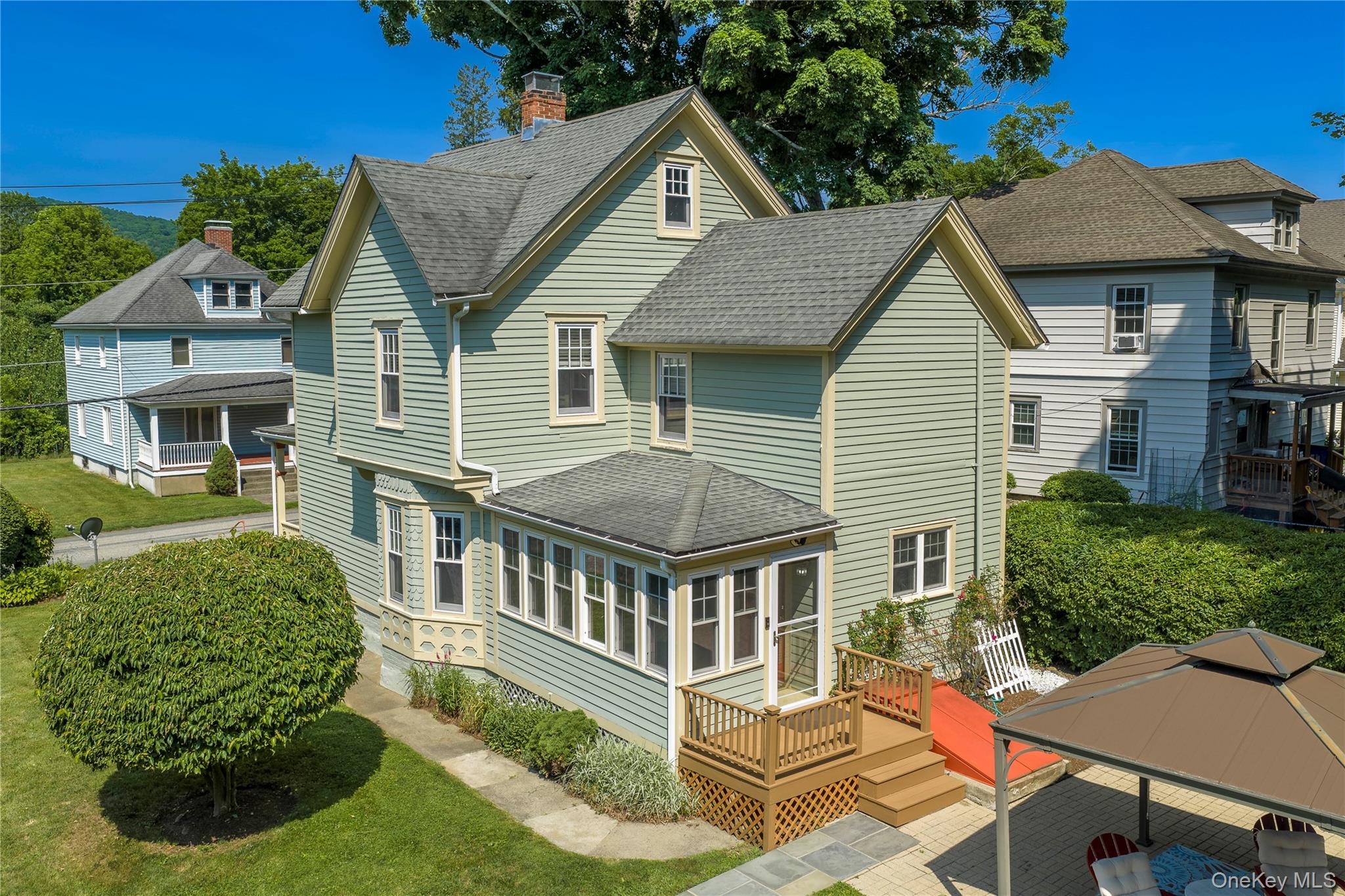 17 Spring Street Property Photo 5
