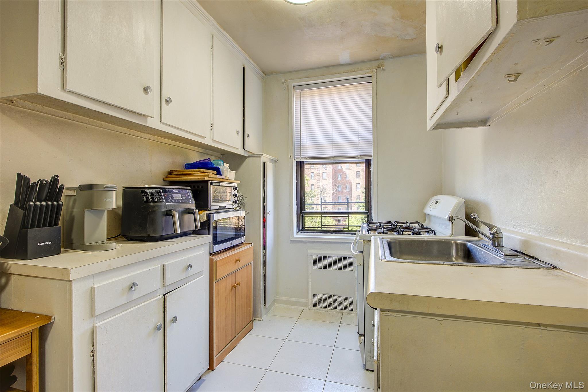 83-40 Austin Street 3x Property Photo 9