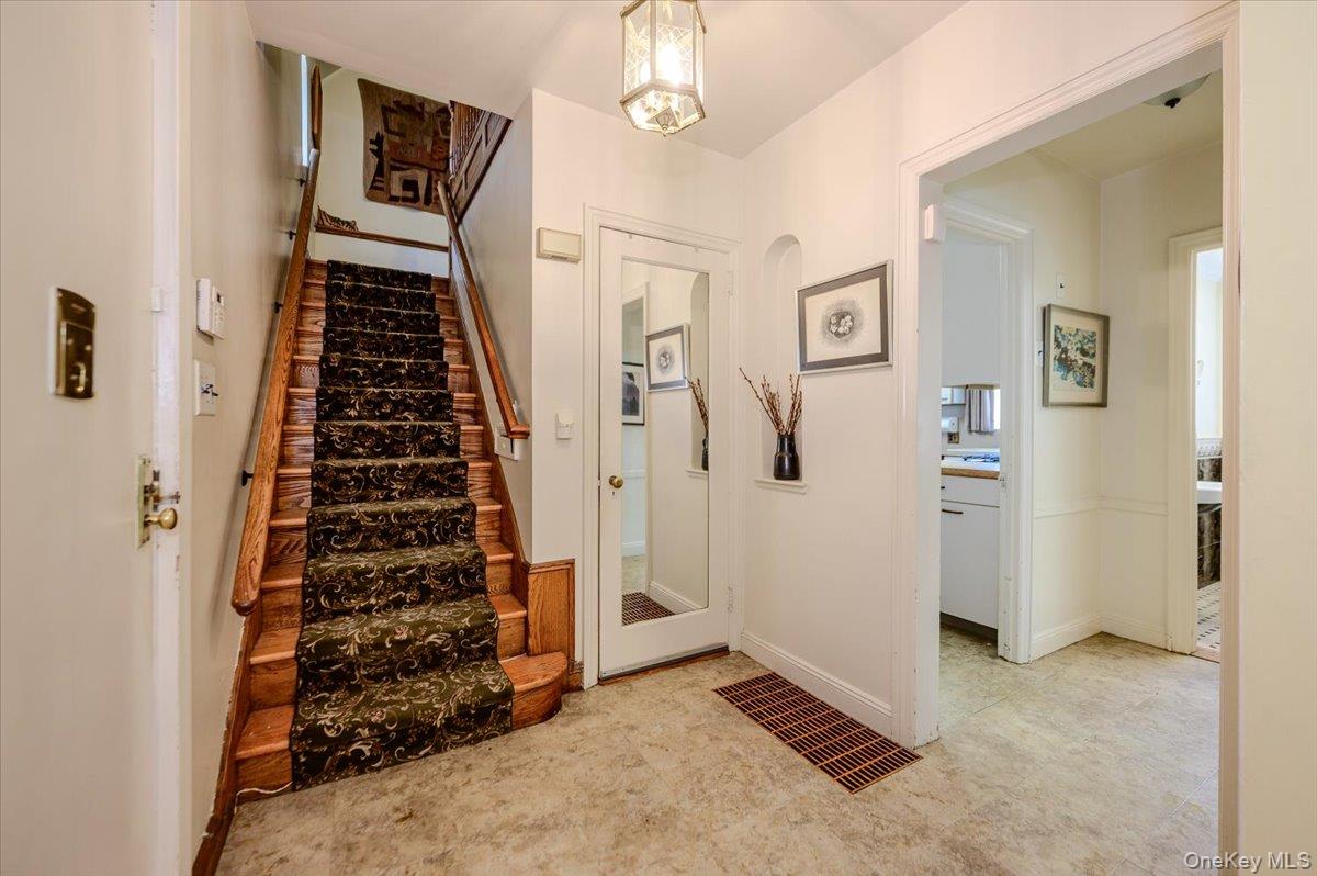 1264 Rhinelander Avenue Property Photo 4