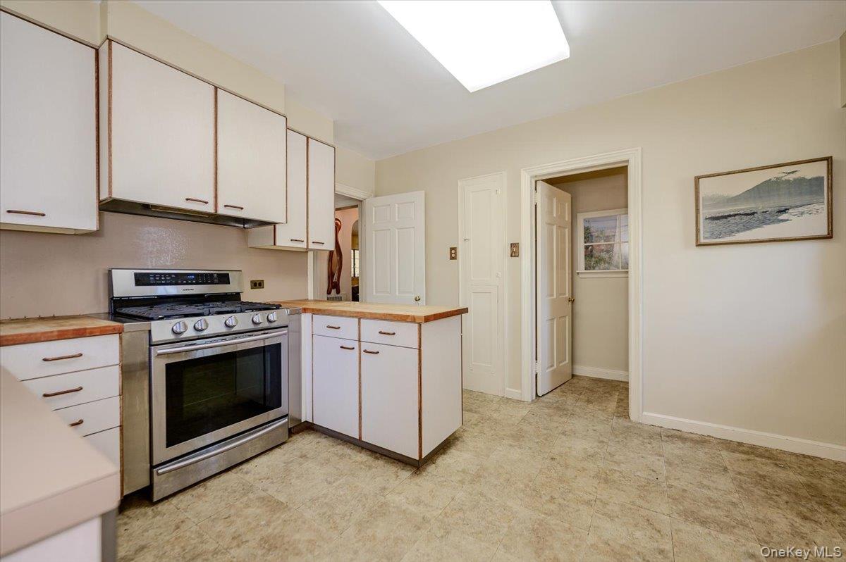 1264 Rhinelander Avenue Property Photo 15