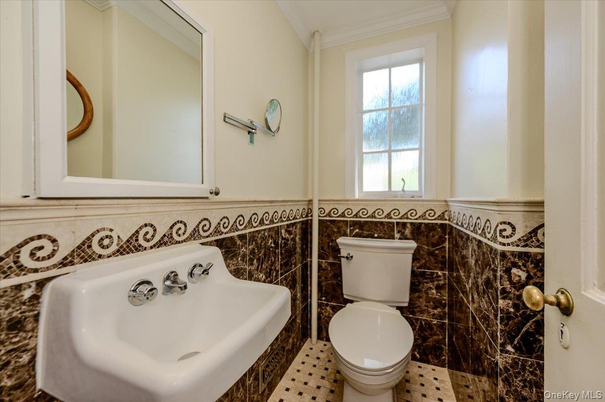 1264 Rhinelander Avenue Property Photo 19