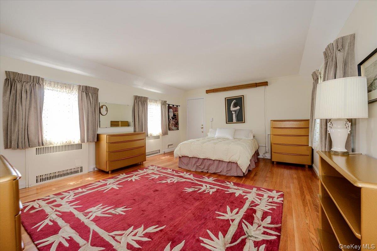 1264 Rhinelander Avenue Property Photo 22