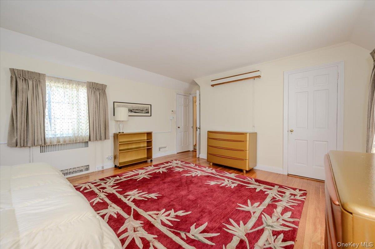 1264 Rhinelander Avenue Property Photo 23