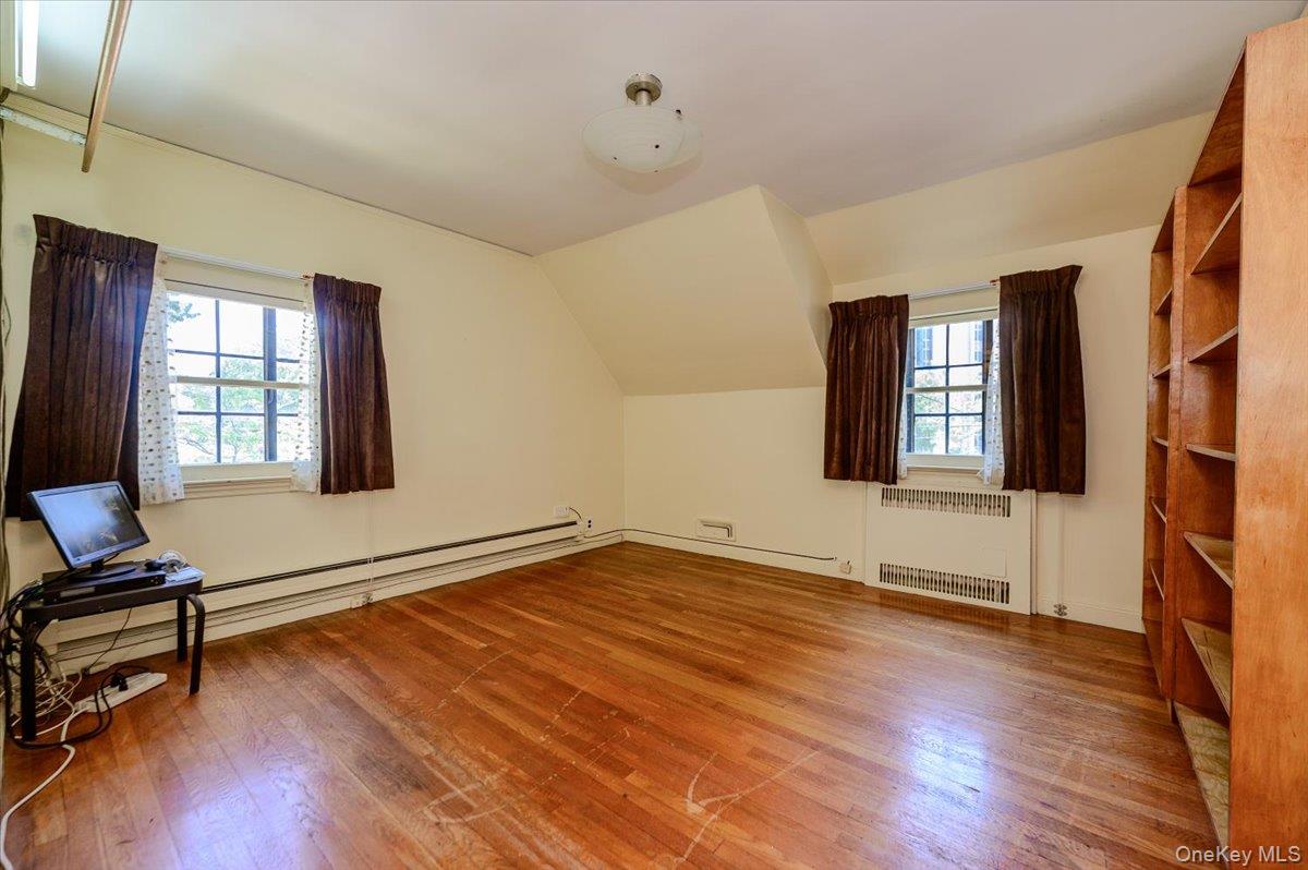 1264 Rhinelander Avenue Property Photo 27