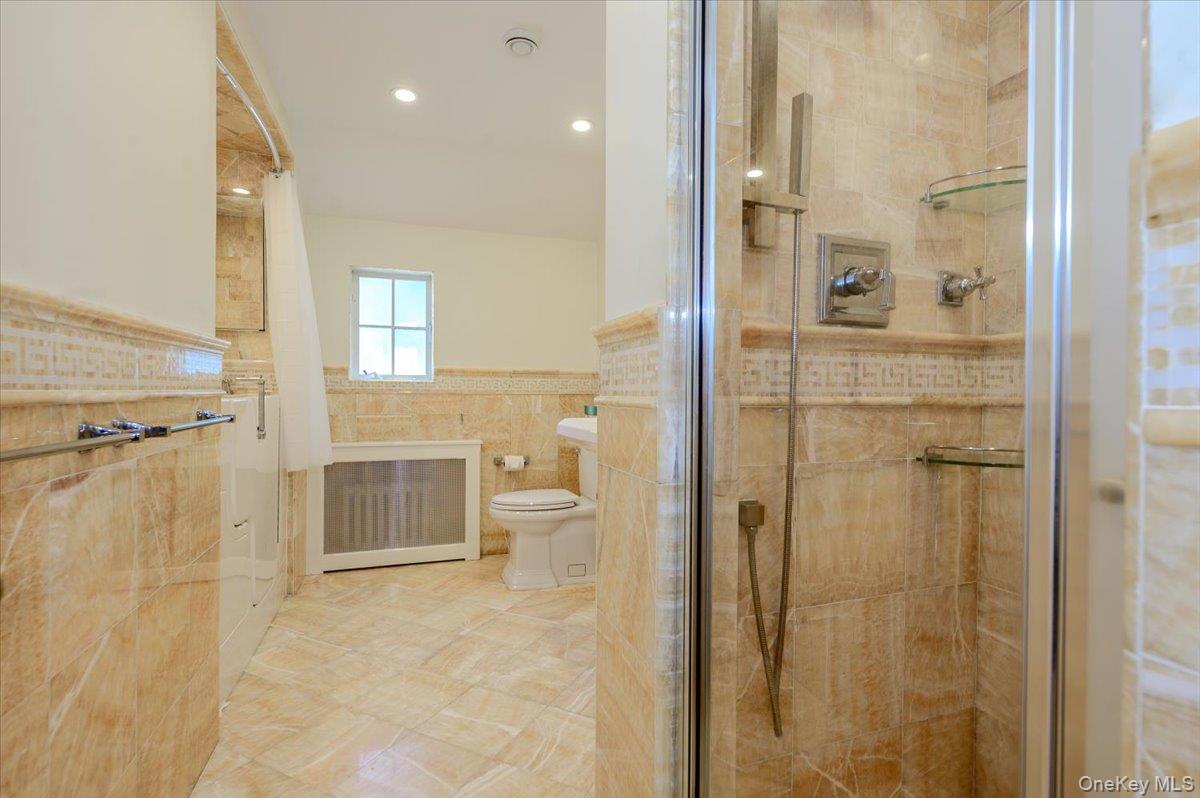 1264 Rhinelander Avenue Property Photo 30