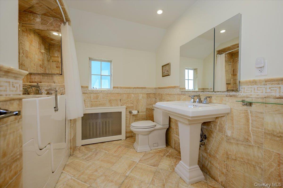 1264 Rhinelander Avenue Property Photo 31