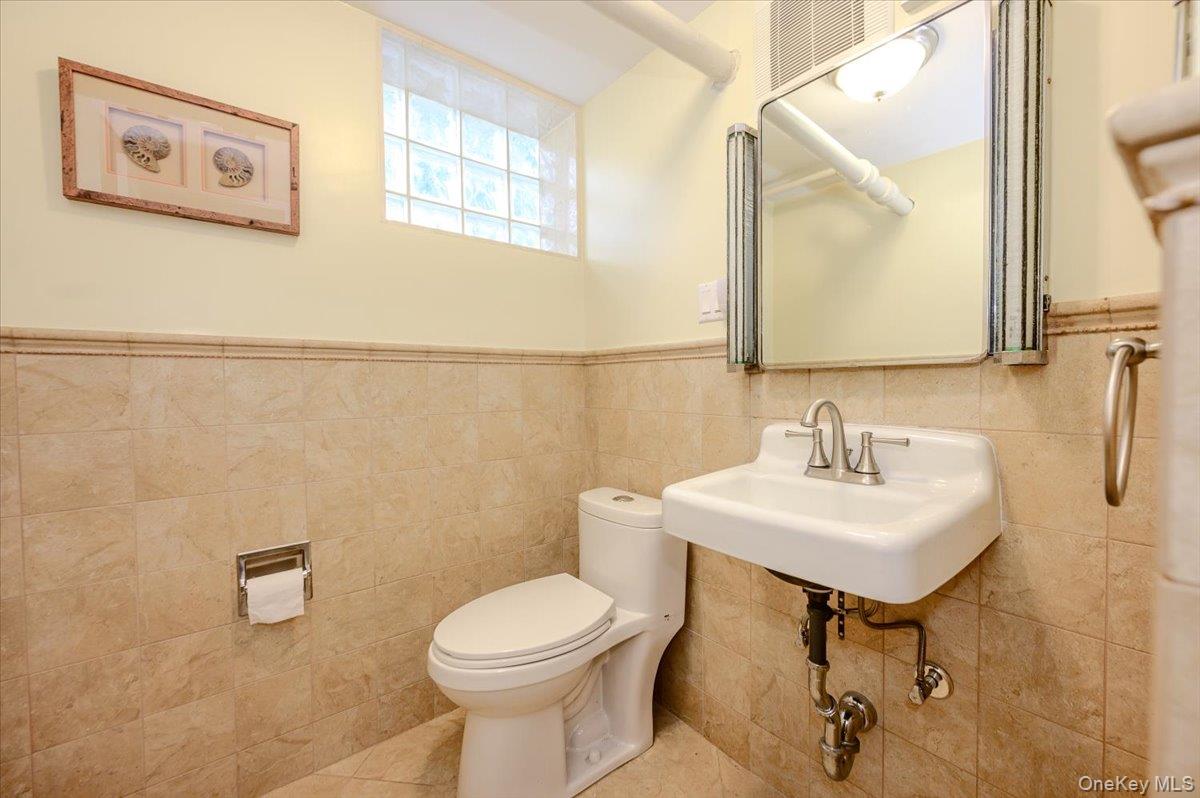 1264 Rhinelander Avenue Property Photo 35