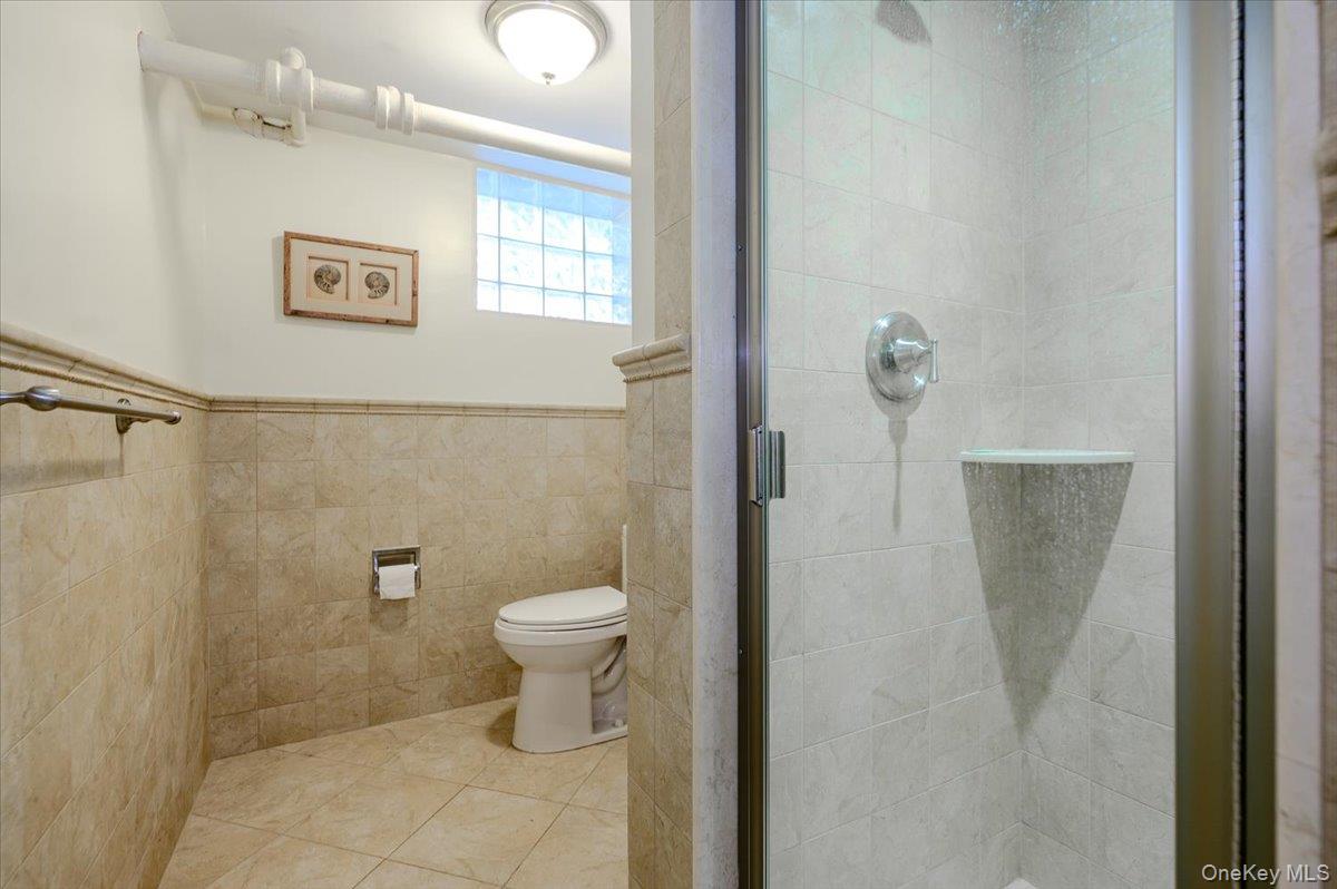 1264 Rhinelander Avenue Property Photo 36