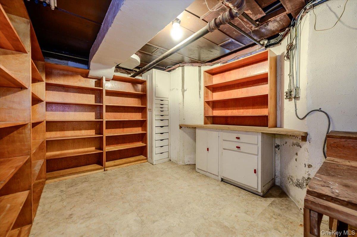 1264 Rhinelander Avenue Property Photo 38