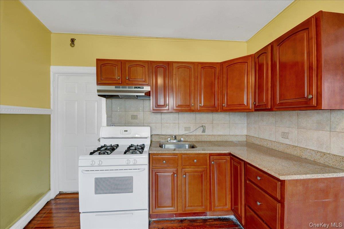 562 Underhill Avenue Property Photo 12