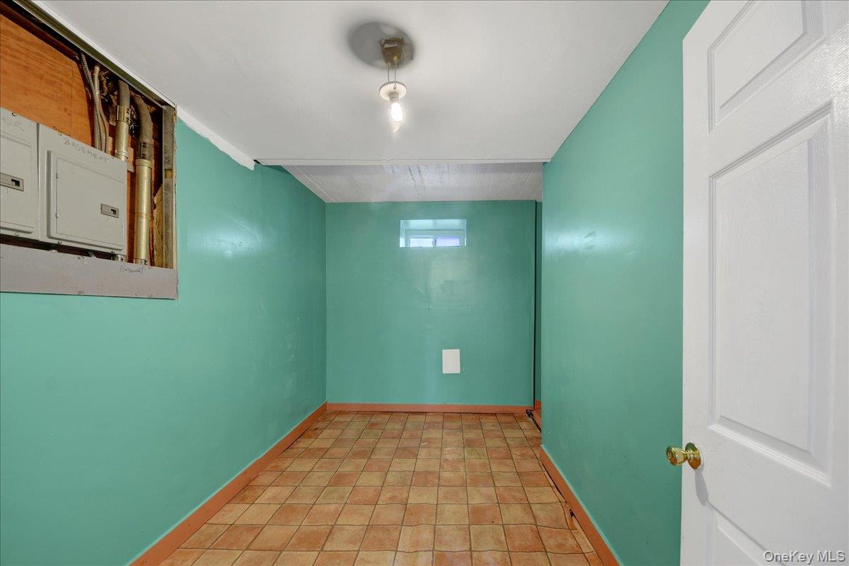 562 Underhill Avenue Property Photo 28