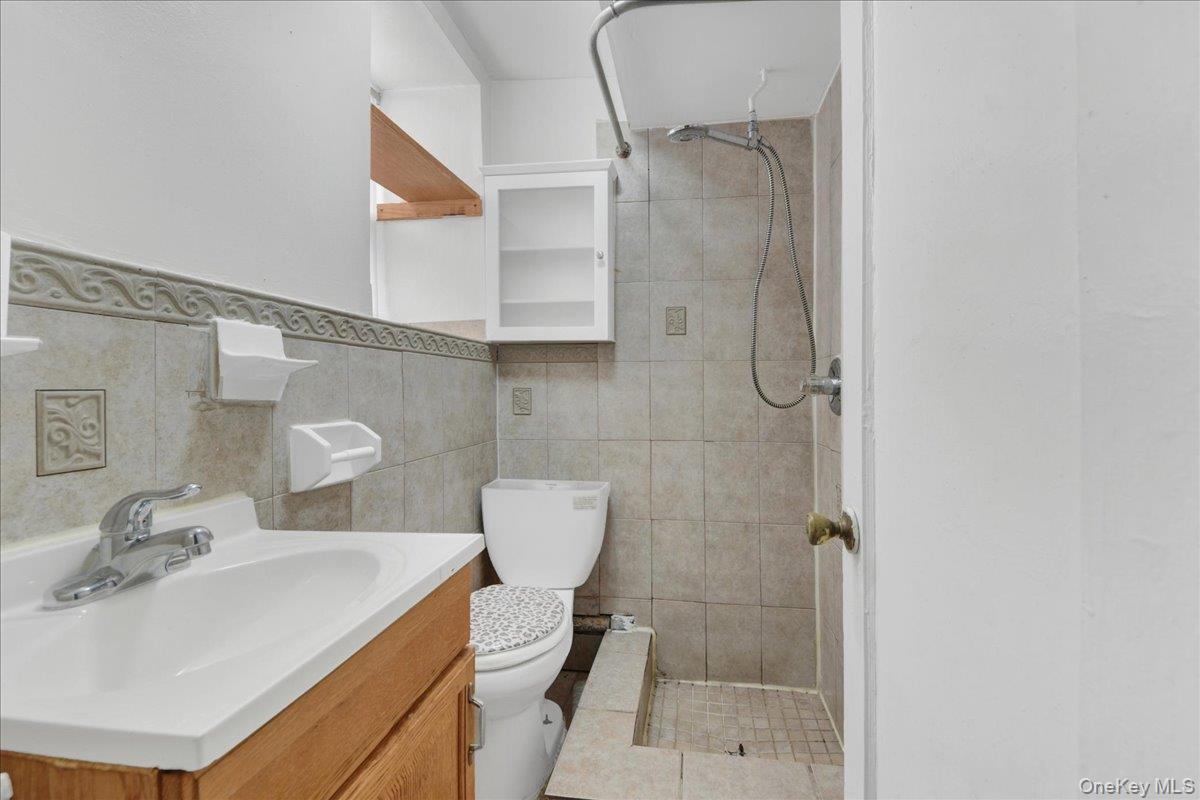 562 Underhill Avenue Property Photo 30