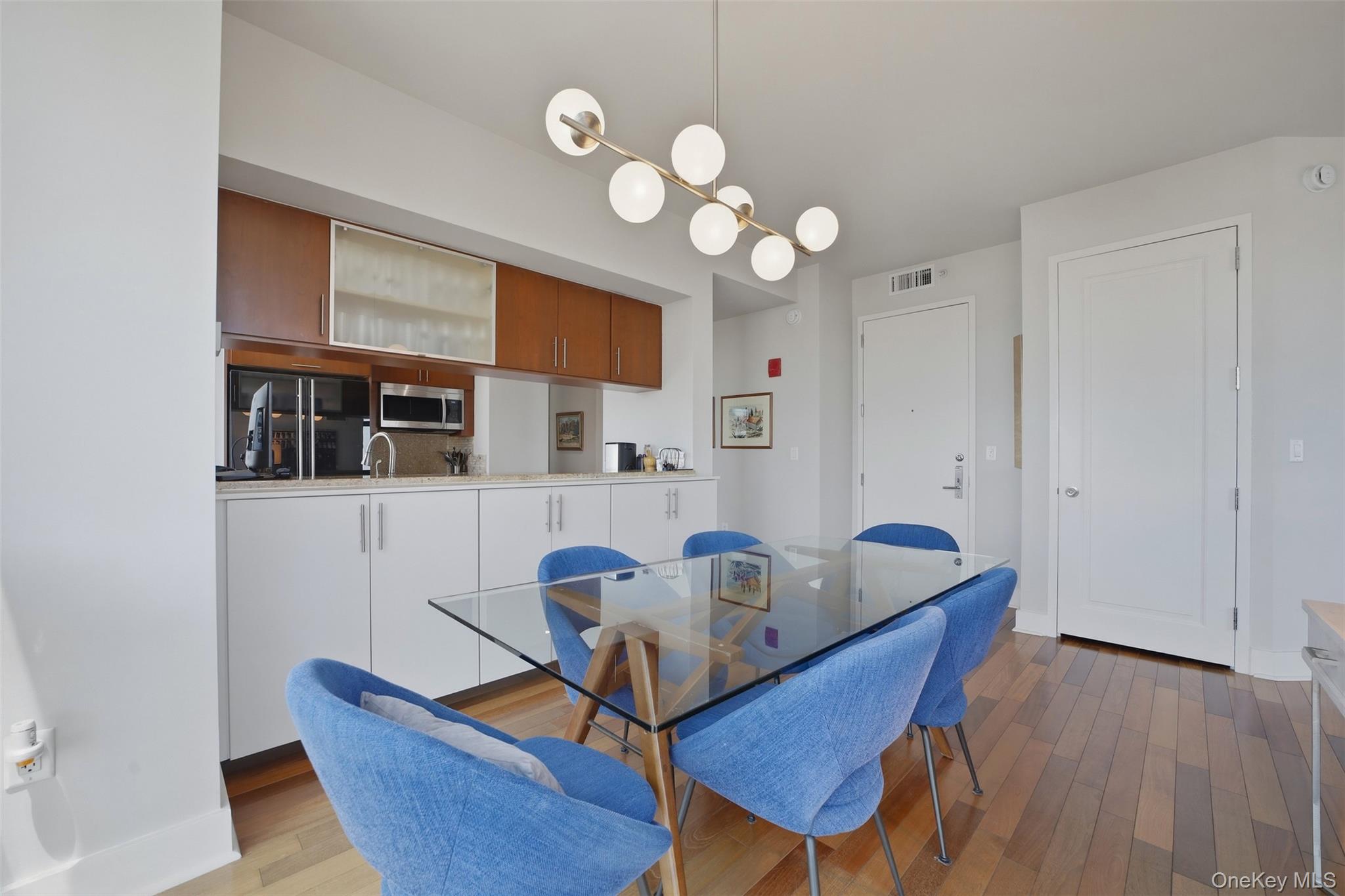 175 Huguenot Street 2503 Property Photo 4