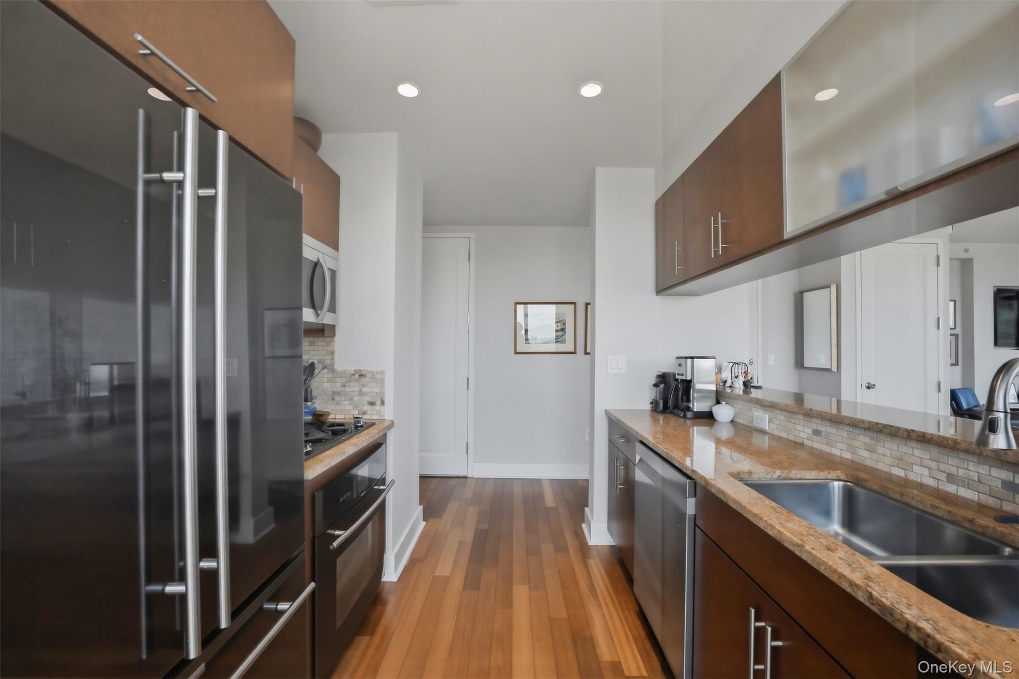 175 Huguenot Street 2503 Property Photo 7