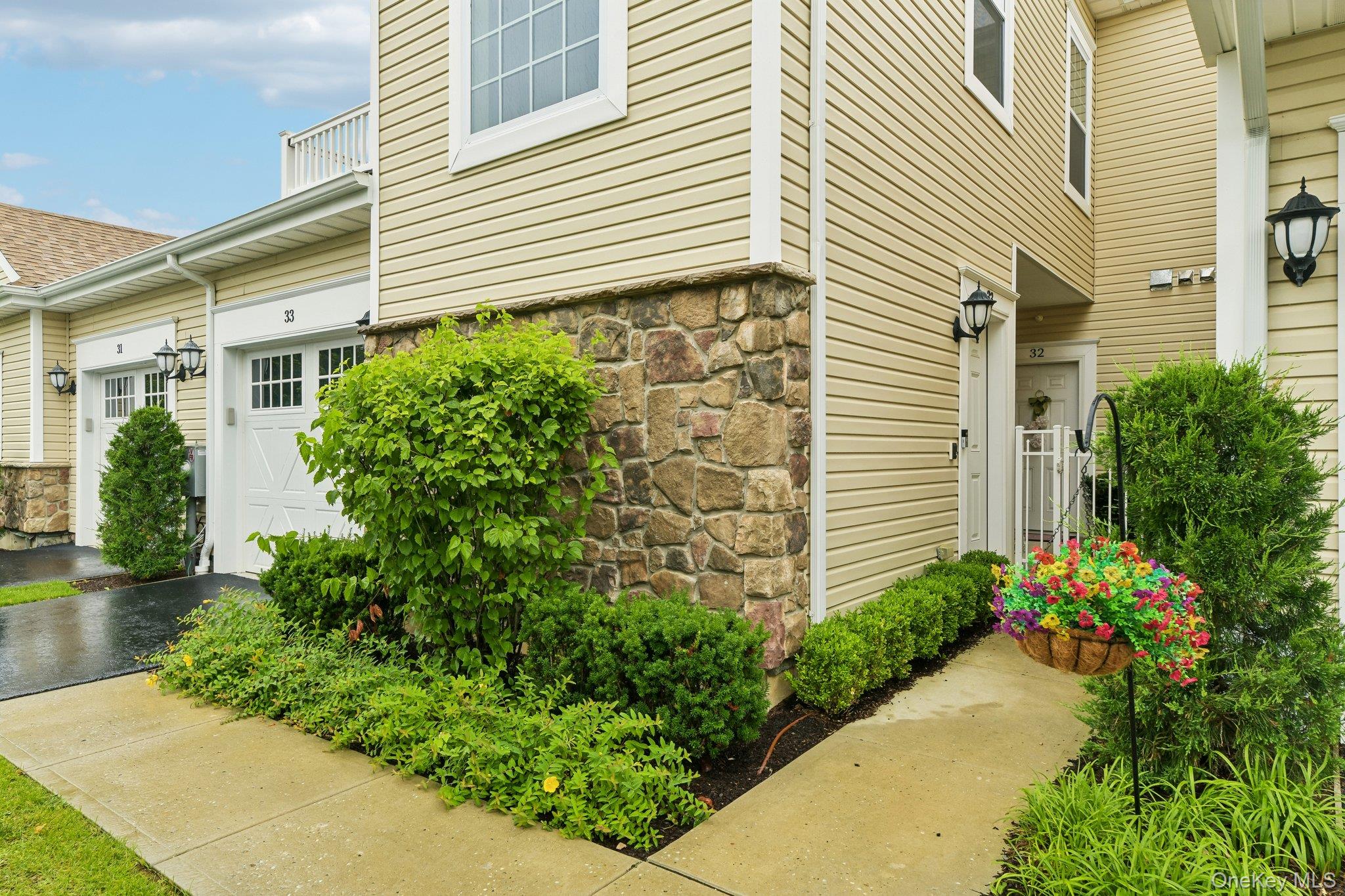 33 Greentree Court Property Photo 2