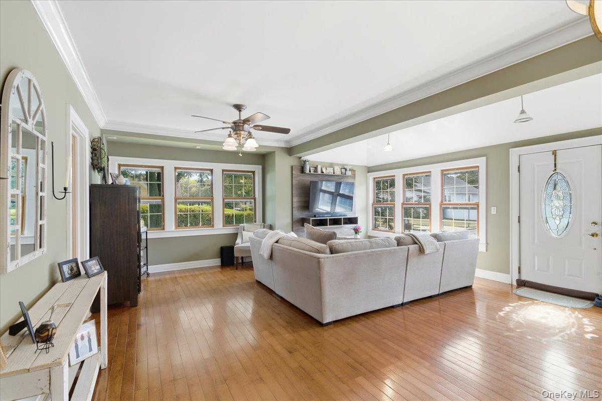 2063 Walnut Street Property Photo 4