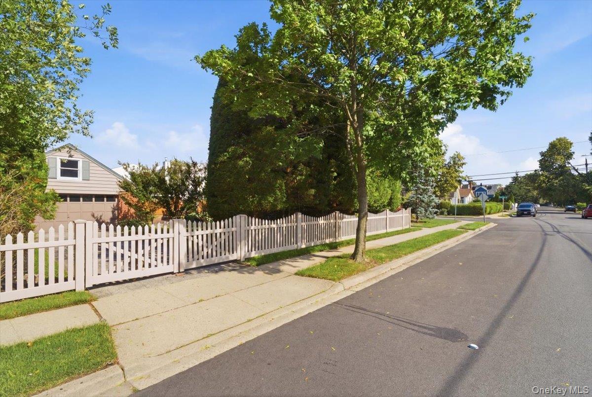 2063 Walnut Street Property Photo 20