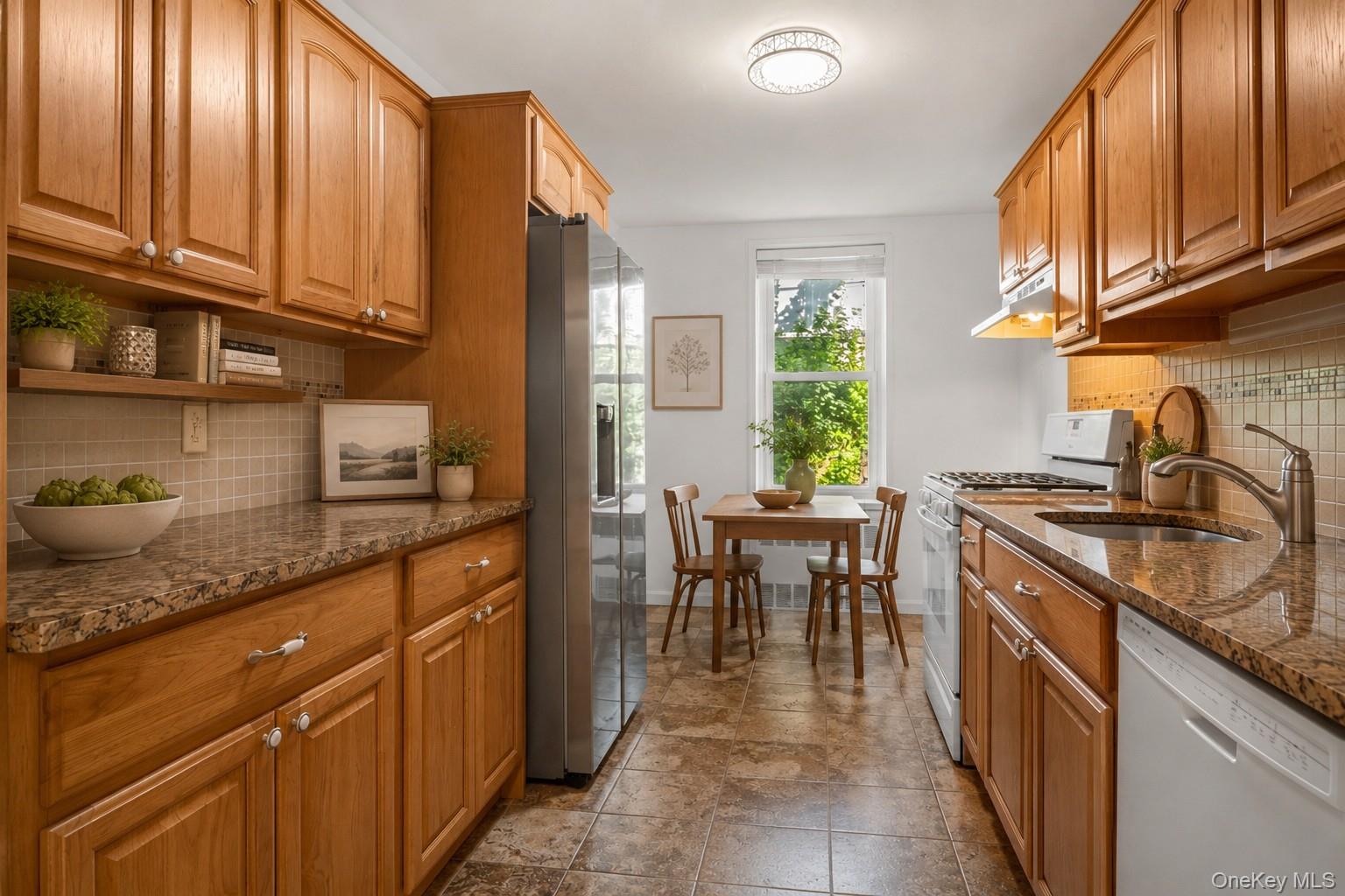444 Middle Neck Road 1r Property Photo 8