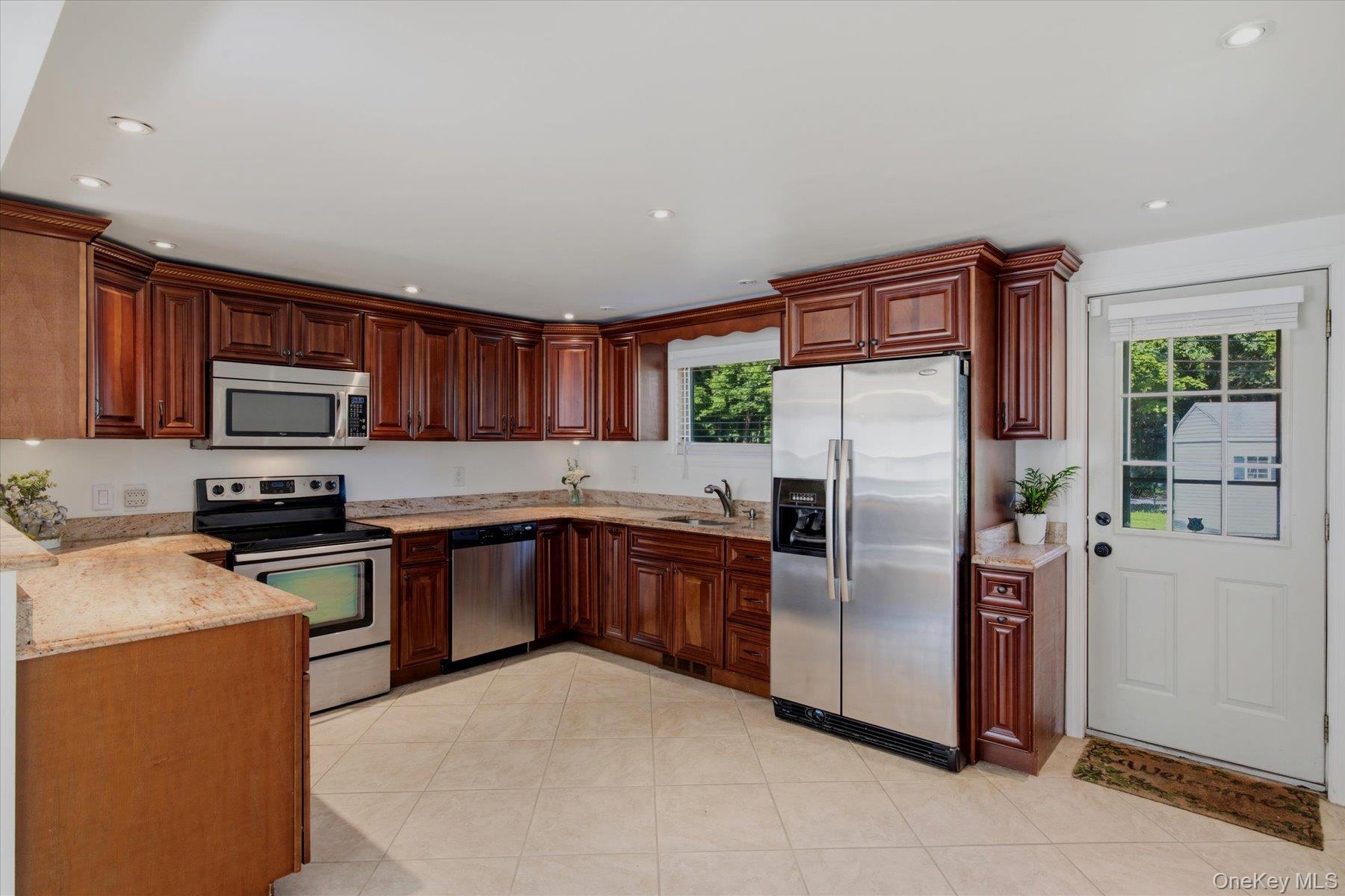 498 Miller Place Road Property Photo 10