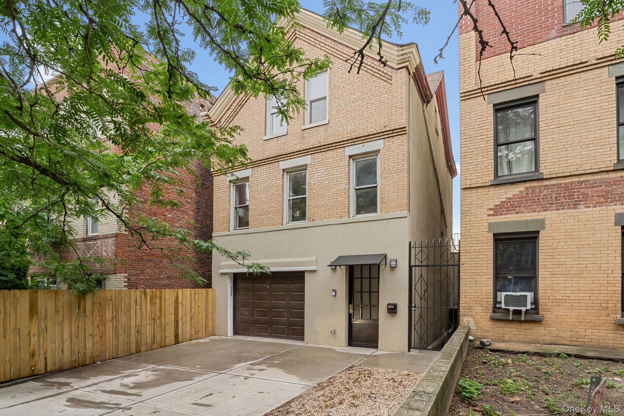 286 Wadsworth Avenue Property Photo 1