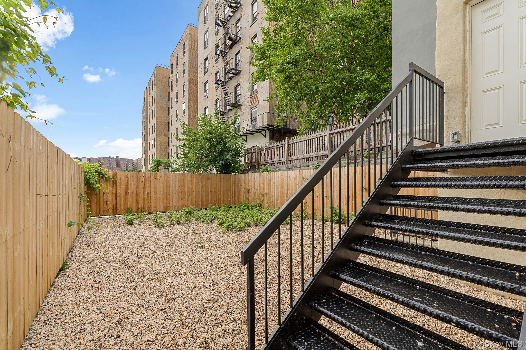 286 Wadsworth Avenue Property Photo 25