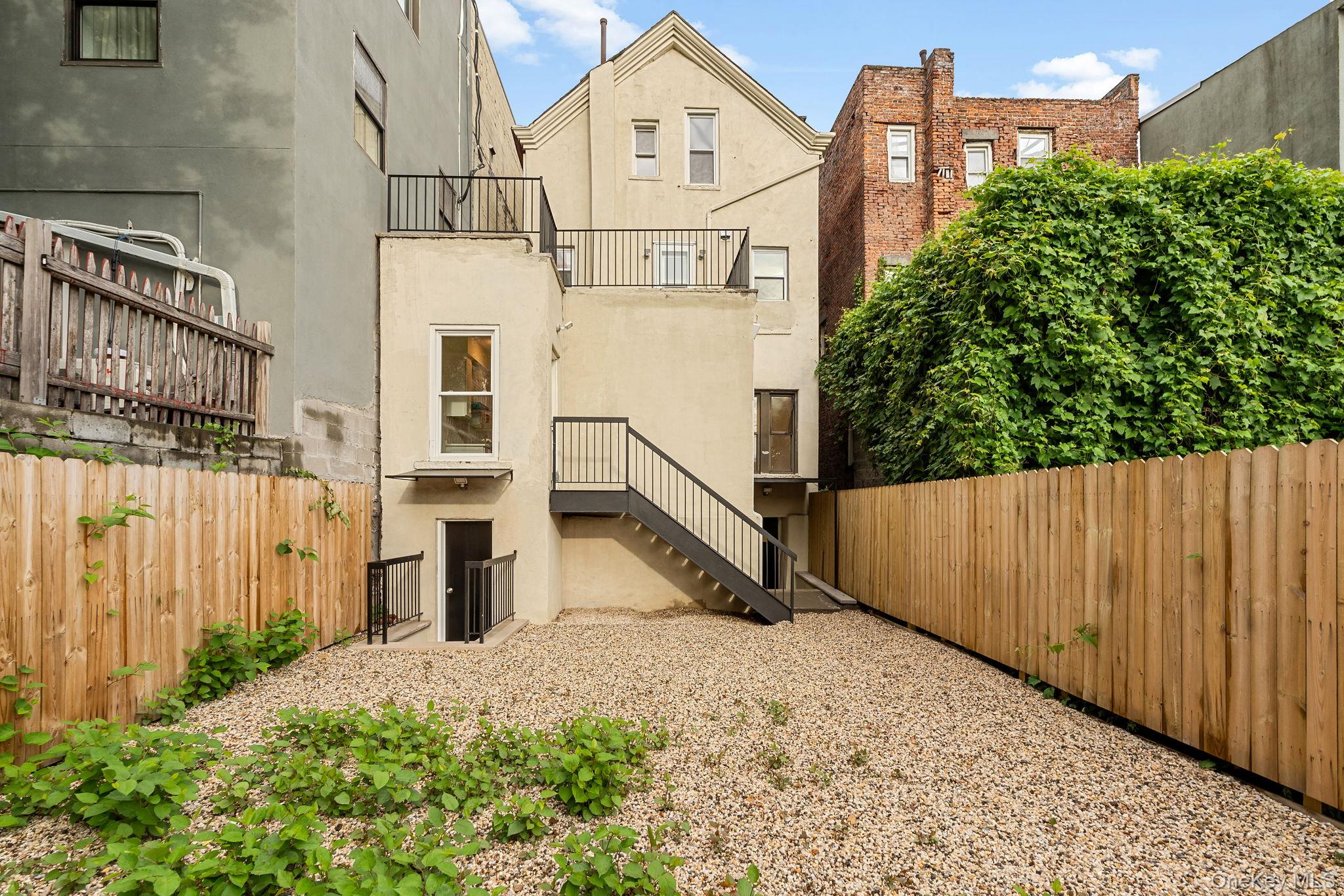 286 Wadsworth Avenue Property Photo 27