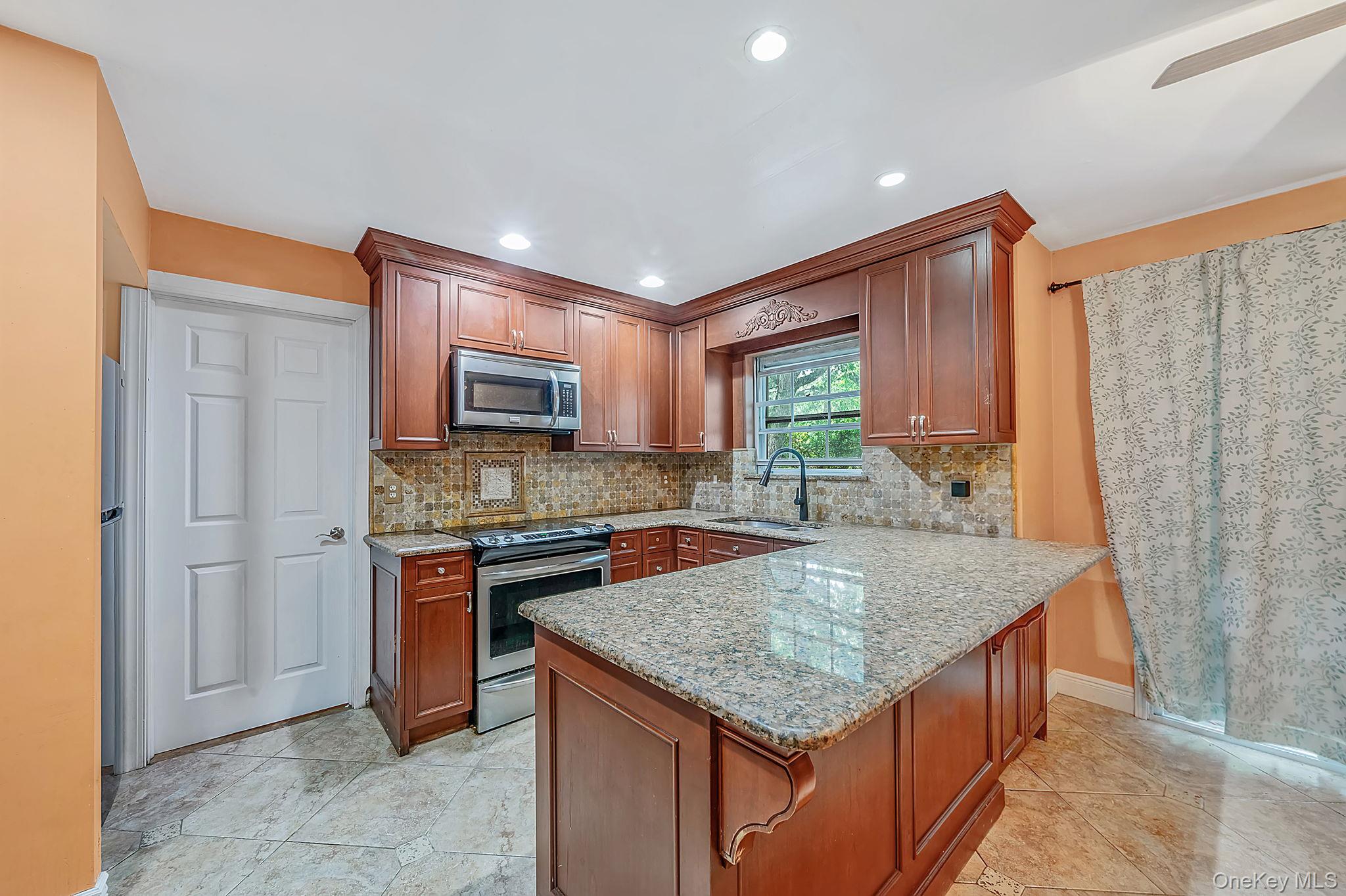 300 Browns Road Property Photo 8