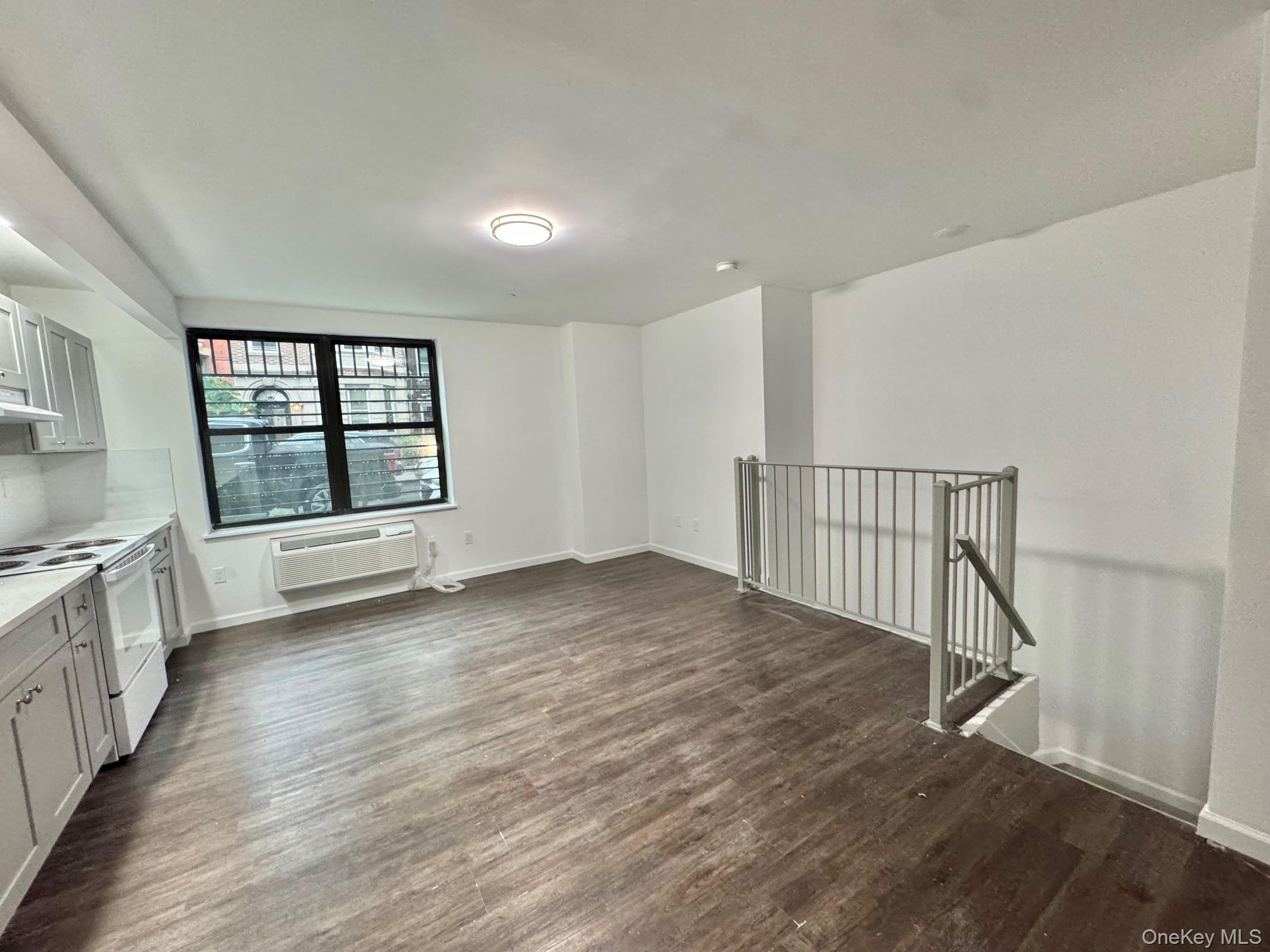 1761 Topping Avenue Property Photo 8