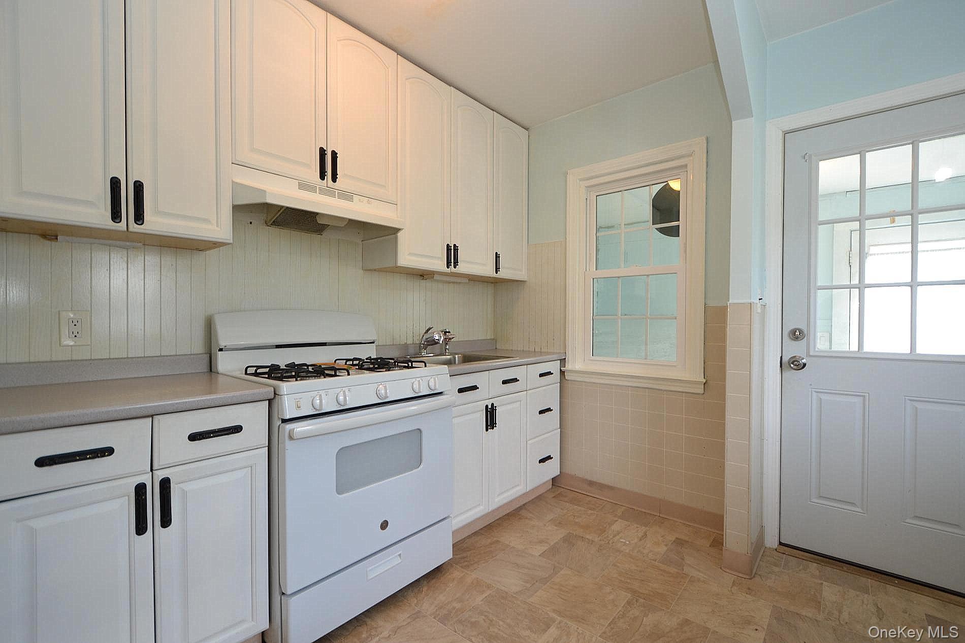 418 Asharoken Boulevard Property Photo 2