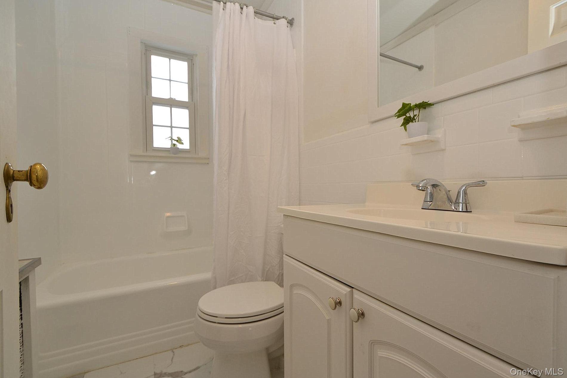 418 Asharoken Boulevard Property Photo 8