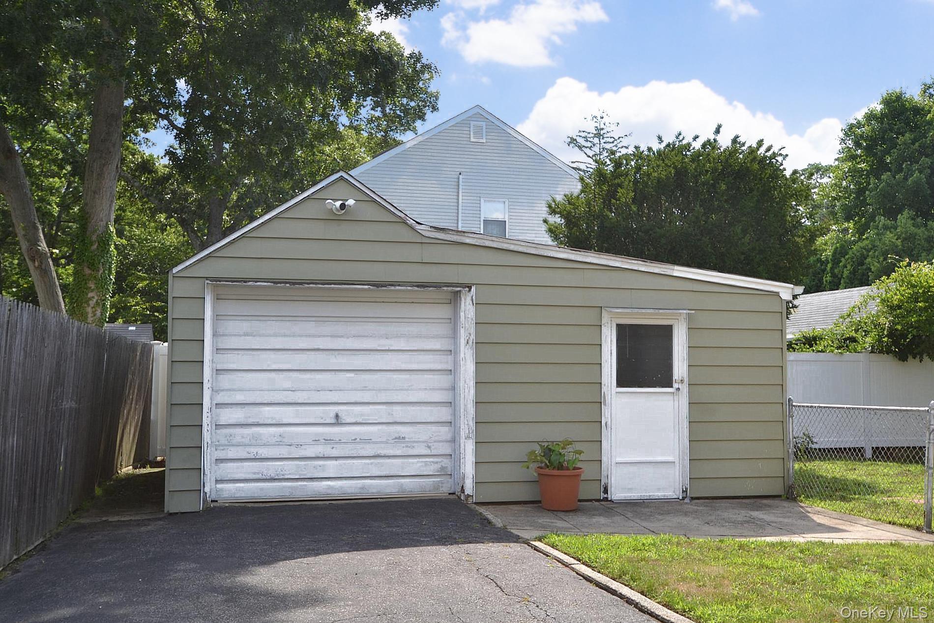 418 Asharoken Boulevard Property Photo 12