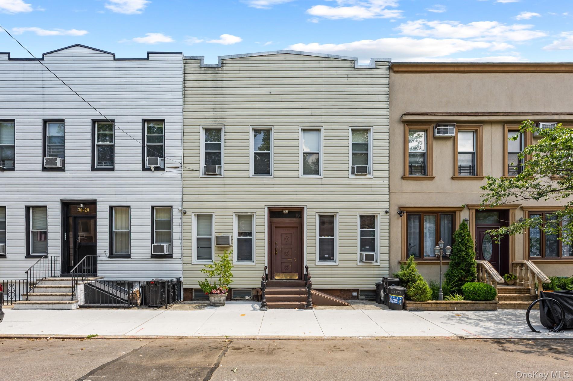 7031 67th Place Property Photo 1